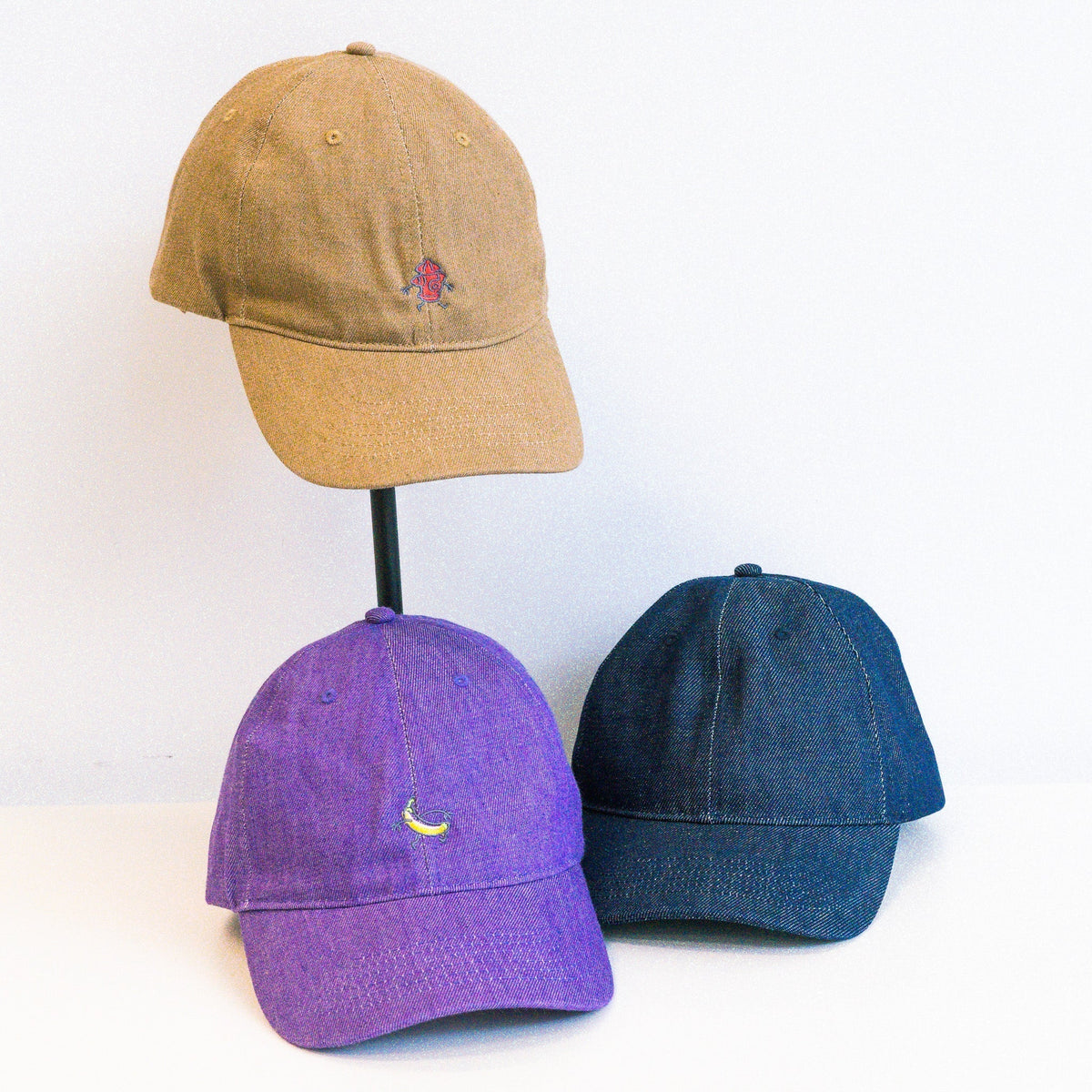 Embroidery Graphic Peaked Cap - Apple