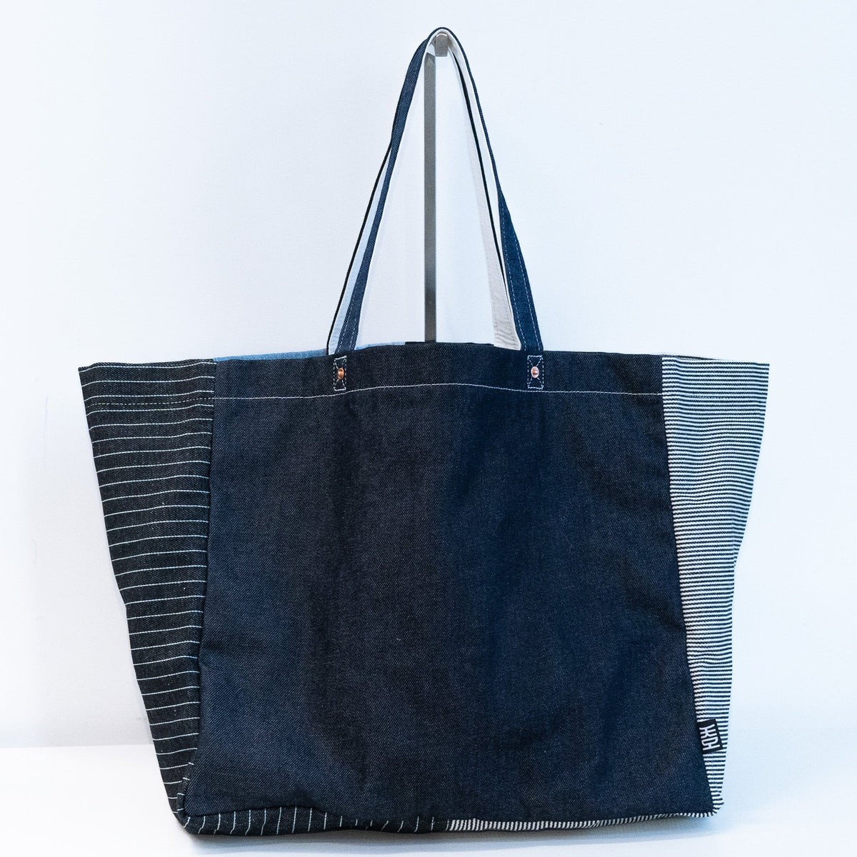 "Art in Wan Chai" Tote Bag Designed by Fong Tsz Ho